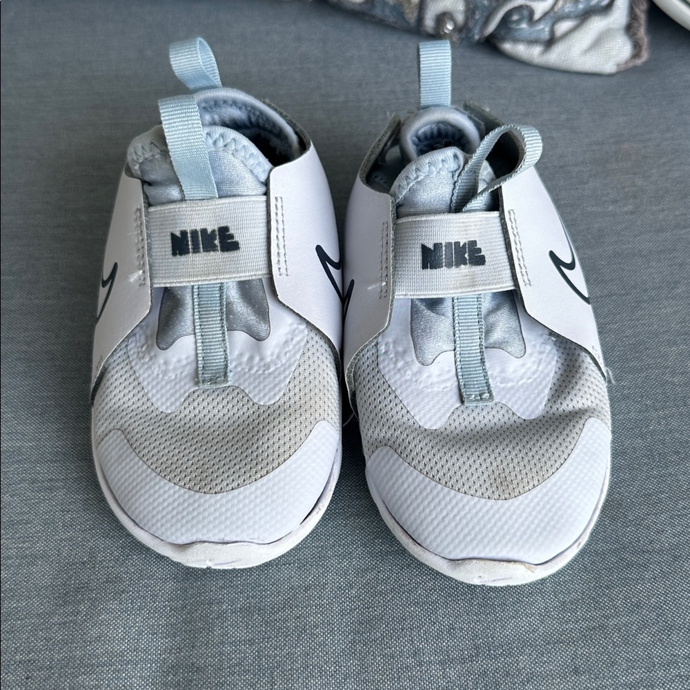 Nike Infant Sneakers in White and Gray